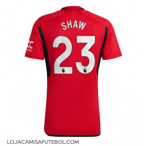 Camisa de Futebol Manchester United Luke Shaw #23 Equipamento Principal 2023-24 Manga Curta